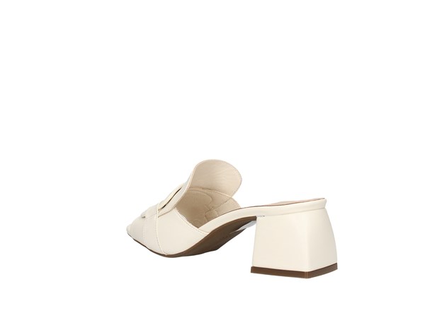 Attitude Sure 485 Ivory Shoes Women ousted