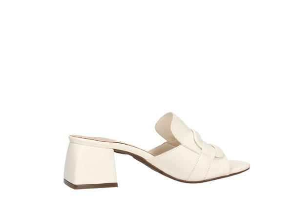Attitude Sure 485 Ivory Shoes Women ousted